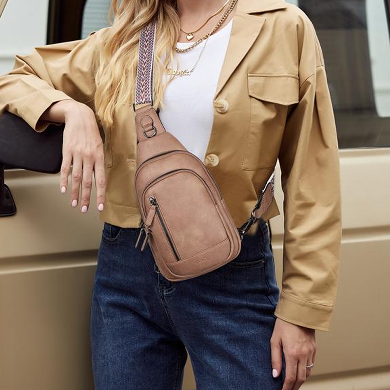 🎁 Moteriška odinė rankinė per petį